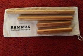 Een voorbeeld van hoe sterk bamboe kan zijn, bamboe wordt zelfs gebruikt voor massagestokken.